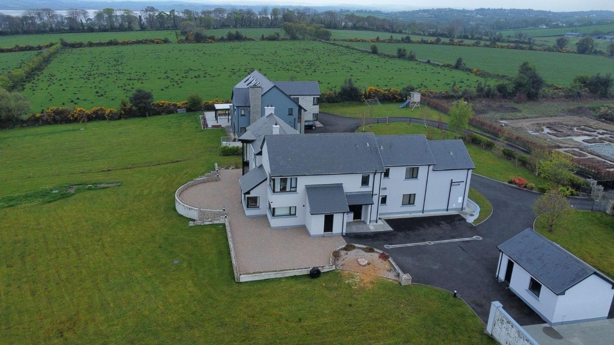 Serene Luxurious Haven With Sea Views *